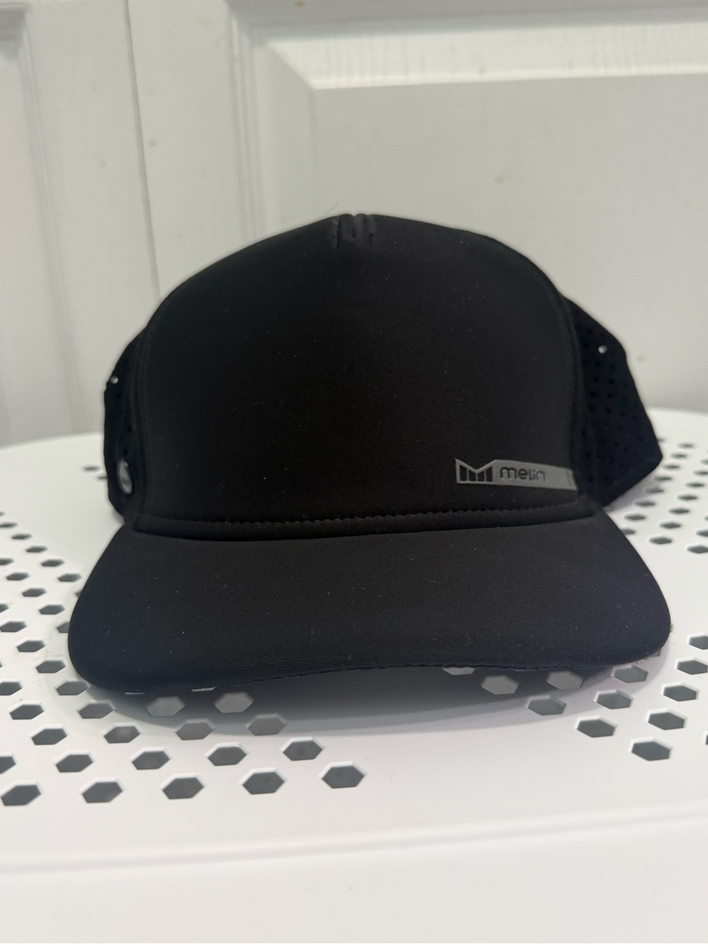 Melin Hydro Amphibian Black Performance Hat Snapback